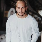 دانلود آهنگ اشوان حواست نیست